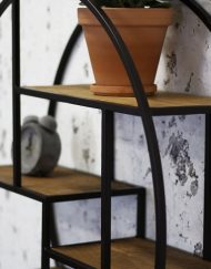 Wandrek rond industrieel muur