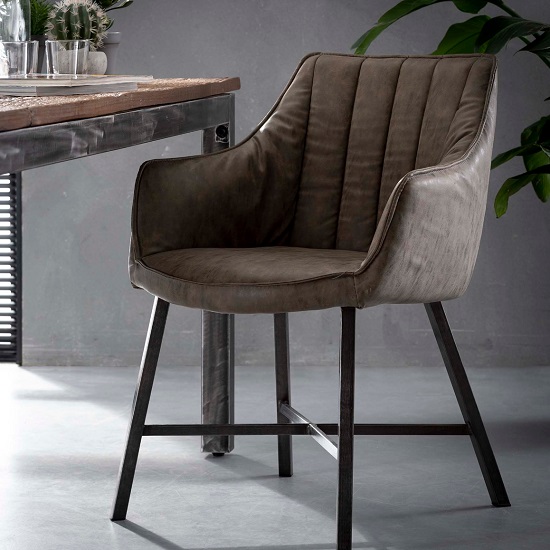 Eetkamerstoel industrieel met armleuningen