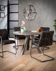Eetkamerstoel vintage met armleuning bruin