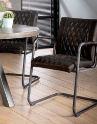 Eetkamerstoel vintage met armleuning