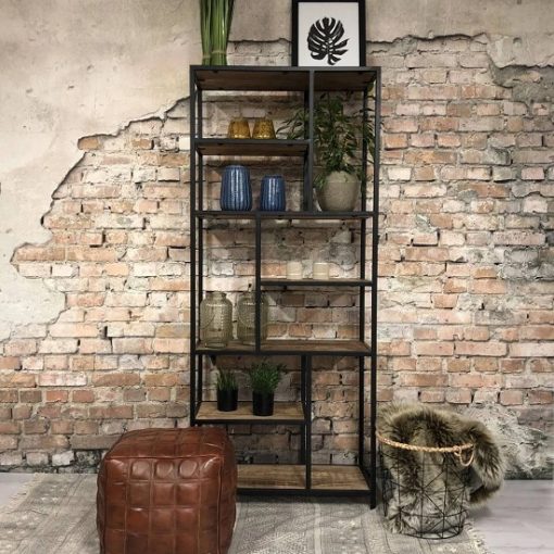 Industriële zwarte metalen kast