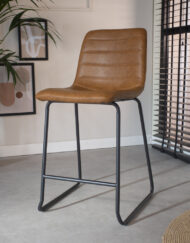 Stoere-industriële-barkruk-cognac