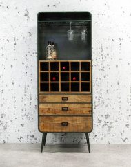 Industriële wijnkast met laden