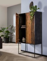 Wandkast houten deuren