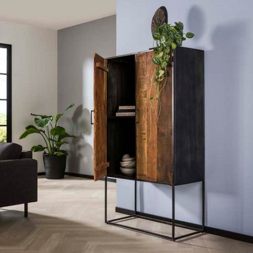 Wandkast houten deuren