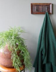Industrieel kapstok hout wand